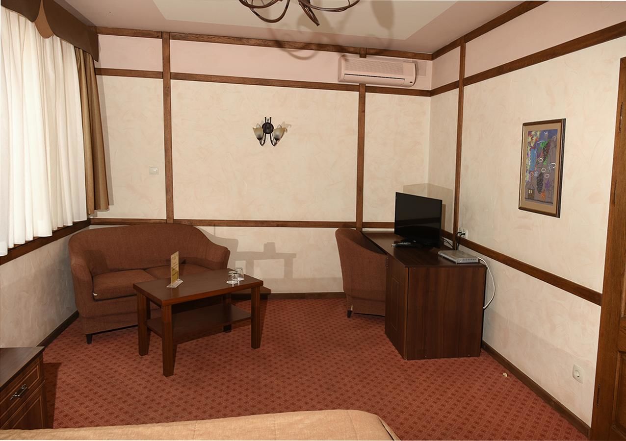 Отель Отельный комплекс Бахус Ужгород