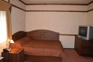 Отель Отельный комплекс Бахус Ужгород Бунгало-4