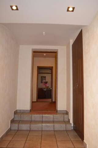 Отель Отельный комплекс Бахус Ужгород Бунгало-5