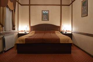 Отель Отельный комплекс Бахус Ужгород Стандартный двухместный номер с 1 кроватью-4